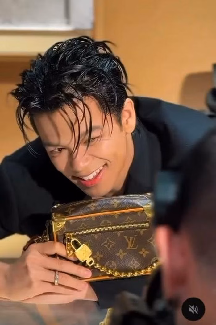 ISAAC và JSOL diện outfit Xuân Hè 2026