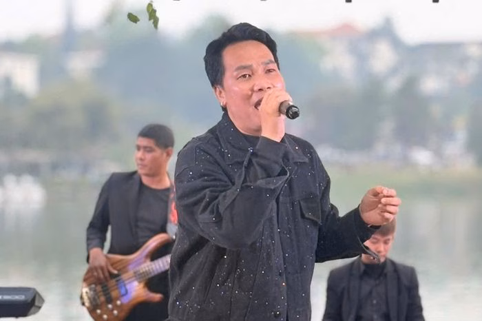 Kh&aacute;n giả thưởng thức nghệ thuật đường phố Đ&agrave; Lạt