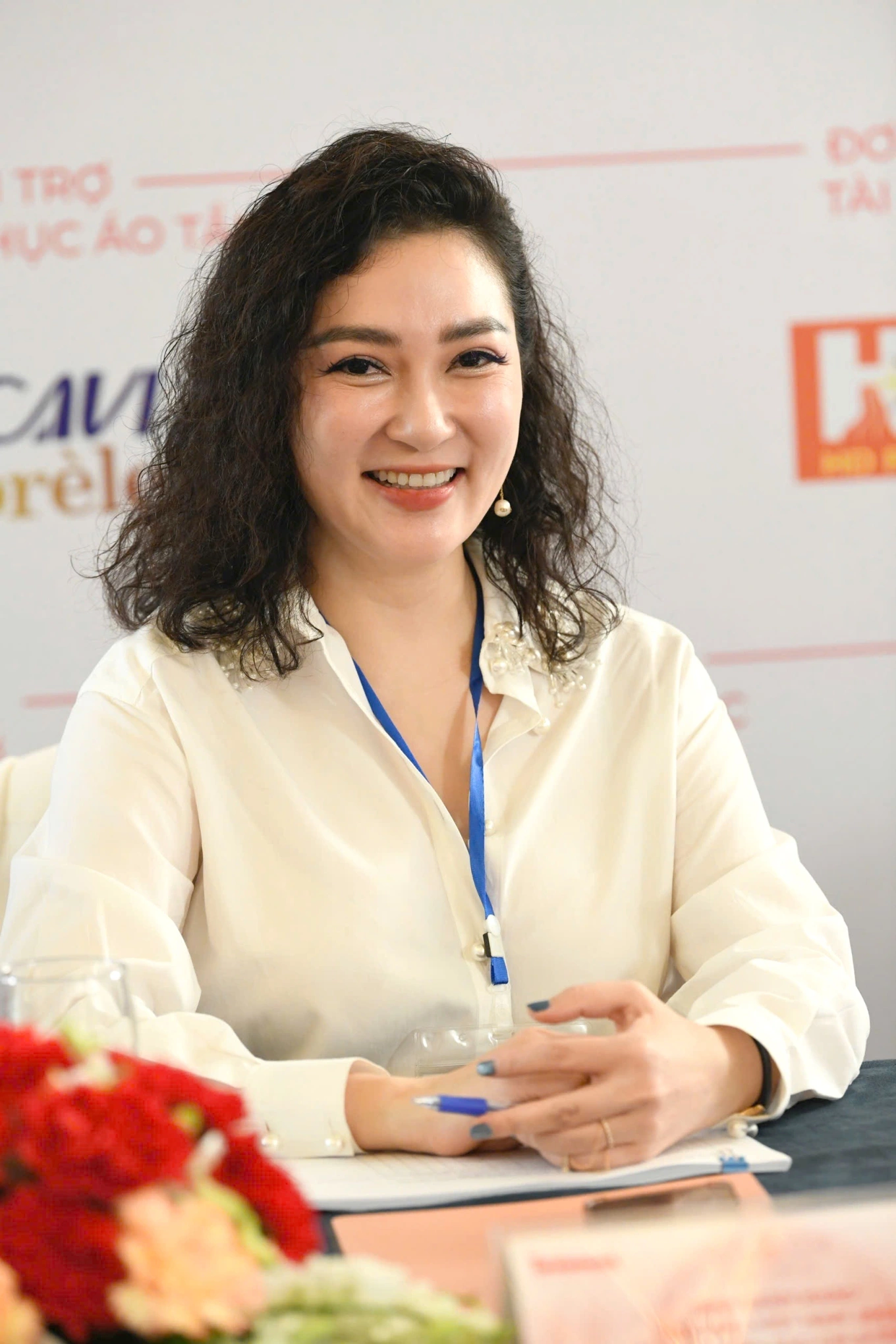 Cuộc sống gia đ&igrave;nh ấm &aacute;p của Hoa hậu 8X