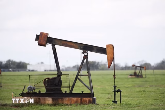 Th&aacute;p khoan dầu tại Luling, Texas, Mỹ đang hoạt động hết c&ocirc;ng suất để đ&aacute;p ứng nhu cầu xuất khẩu